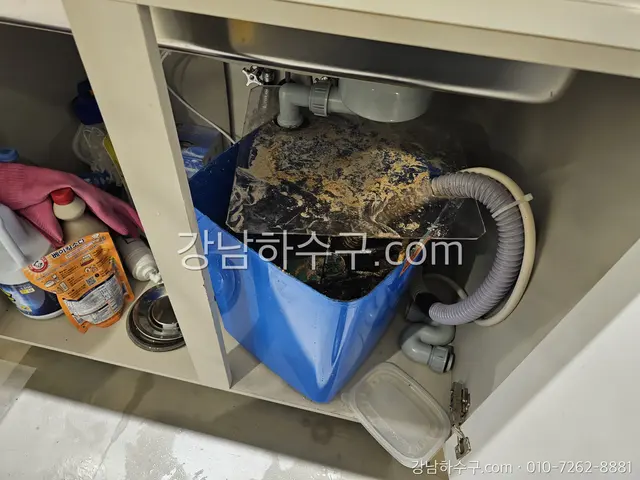 싱크대 하부 배수 배관 분리 작업