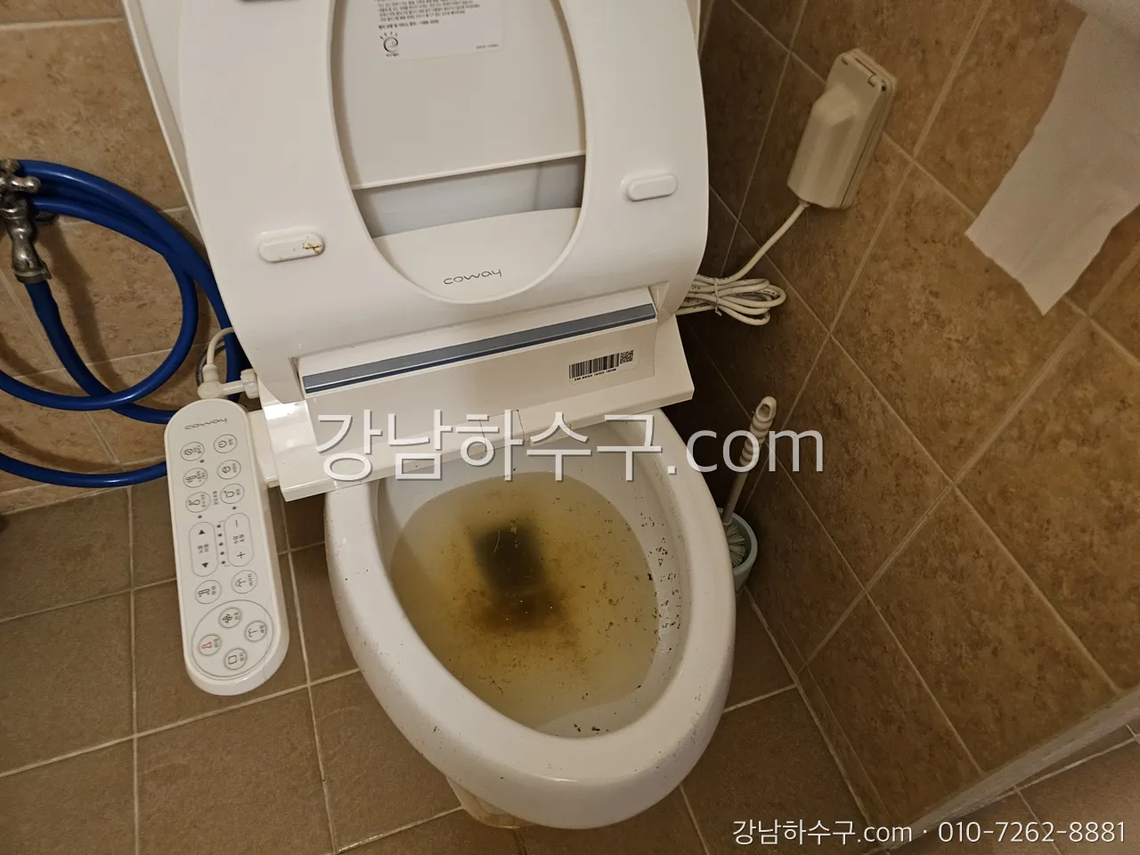 물이 차오른 변기 — 작업 전