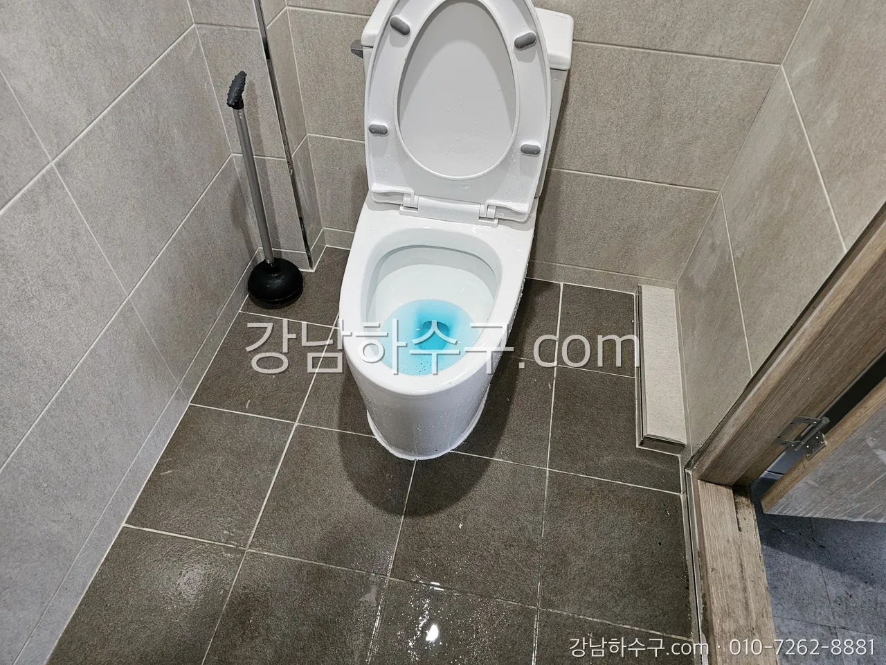 관통 작업 후 변기 배수 확인